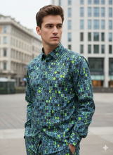 Carica l'immagine nel visualizzatore di Gallery, Camicia stampata Fantasia verde blu geometrica stampa Made in Italy