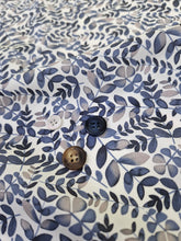 Load image into Gallery viewer, Pantaloncino in cotone Shorts Bermuda Fantasia flower blue 100% Cotone 2 tasche laterali Made in Italy