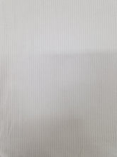 Carica l&#39;immagine nel visualizzatore di Gallery, Bermuda Pantaloncino Bianco Goffrato Puro Cotone Made in Italy Fantasia Shorts 2 tasche laterali
