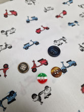 Load image into Gallery viewer, Bermuda Pantaloncino Vespa Style puro cotone Shorts 2 tasche laterali Made in Italy