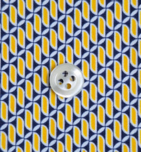 Carica l'immagine nel visualizzatore di Gallery, Camicia Uomo fantasia giallo blu stampata puro cotone popeline 100% Made in Italy