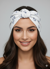 Carica l'immagine nel visualizzatore di Gallery, Fascia per Capelli anallergica turbante in cotone fantasia Vespa blu Fascia Capelli Made in Italy Hairband headband