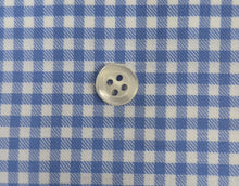 Carica l'immagine nel visualizzatore di Gallery, Camicia uomo a quadri azzurro quadretto 100% cotone twill Made in Italy