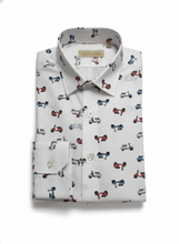 Load image into Gallery viewer, Camicia Uomo fantasia Vespa multicolor su fondo bianco puro cotone colletto mezzo francese Made in Italy