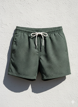Carica l'immagine nel visualizzatore di Gallery, Bermuda verdone Pantaloncino verde scuro bottonato fantasia 100% Cotone Made in Italy Fantasia Shorts 2 tasche laterali