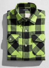 Carica l'immagine nel visualizzatore di Gallery, Camicia scozzese flanella quadri verde nero doppie tasche e pattine puro cotone Made in Italy