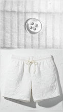 Load image into Gallery viewer, Bermuda Pantaloncino Bianco Goffrato 100% Cotone Made in Italy Fantasia Shorts 2 tasche laterali