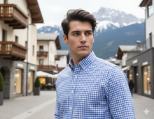 Carica l'immagine nel visualizzatore di Gallery, Camicia uomo a quadri azzurro quadretto 100% cotone twill Made in Italy