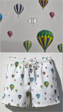 Carica l'immagine nel visualizzatore di Gallery, Bermuda fantasia mongolfiera Pantaloncino fantasia 100% Cotone Made in Italy Fantasia Shorts 2 tasche laterali