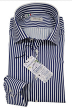 Carica l'immagine nel visualizzatore di Gallery, Camicia No Stiro fasciata Blu Stretch tessuto fresco anti alone Rigato blu Performance Made in Italy