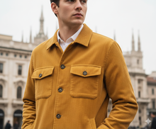 Carica l'immagine nel visualizzatore di Gallery, Giacca Overshirt Field Jacket velluto giallo ocra 4 tasche Sahariana 100% cotone Made in Italy