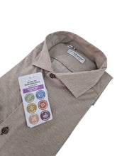 Carica l'immagine nel visualizzatore di Gallery, Camicia Beige Stretch No Stiro No Piega No Iron anti alone made in italy massima traspirabilità