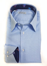 Carica l'immagine nel visualizzatore di Gallery, Camicia micro fantasia azzurro inserti fantasia Mongolfiera blu interno collo e polsi alta qualità puro cotone made in italy