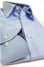 Carica l'immagine nel visualizzatore di Gallery, Camicia micro fantasia azzurro inserti fantasia Mongolfiera blu interno collo e polsi alta qualità puro cotone made in italy