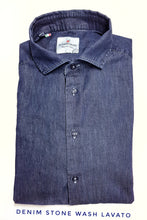 Carica l&#39;immagine nel visualizzatore di Gallery, Camicia LAVATA blu jeans denim stone wash puro cotone made in italy
