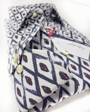 Carica l'immagine nel visualizzatore di Gallery, Camicia puro cotone fantasia stampata design cotone made in italy Shirt print Fantasy