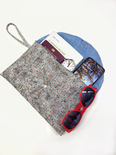 Load image into Gallery viewer, Pochette in tessuto fashion design vintage grey pois Made in Italy
