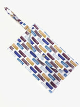 Carica l&#39;immagine nel visualizzatore di Gallery, Pochette in tessuto fashion design Acquerello Made in Italy
