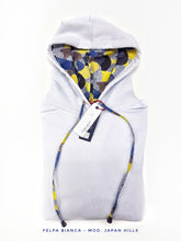 Carica l&#39;immagine nel visualizzatore di Gallery, Felpa Bianca con Cappuccio Design Japan hills made in Italy Fantasia  100% cotone - Sweatshirt hoodie

