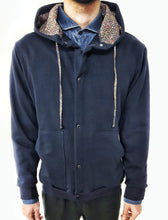 Carica l'immagine nel visualizzatore di Gallery, Felpa cardigan BLU con Cappuccio design micro fantasia foliage made in Italy Fantasia 100% cotone Unisex Sweatshirt blue Hoodie