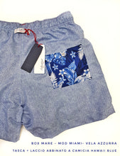 Carica l'immagine nel visualizzatore di Gallery, Costume da Bagno azzurro morbido tessuto slip interno asciugatura rapida Boxer mare Uomo con tasca fantasia con 2 tasche laterali Made in Italy