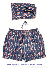 Carica l'immagine nel visualizzatore di Gallery, Costume da Bagno morbido tessuto slip interno asciugatura rapida Boxer mare Uomo fantasia Surf Blu con 2 tasche laterali Made in Italy