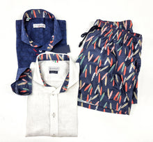 Carica l'immagine nel visualizzatore di Gallery, Costume da Bagno morbido tessuto slip interno asciugatura rapida Boxer mare Uomo fantasia Surf Blu con 2 tasche laterali Made in Italy