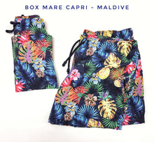 Carica l'immagine nel visualizzatore di Gallery, Costume da Bagno Hawaiano morbido tessuto slip interno asciugatura rapida Boxer mare uomo fantasia Maldive con 2 tasche laterali Made in Italy