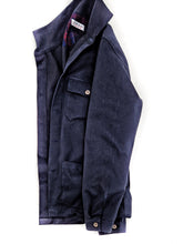 Carica l'immagine nel visualizzatore di Gallery, Giacca Overshirt Sahariana Safari Gabardina blu inserto scozzese 4 tasche 98% cotone 2%elastane Made in italy