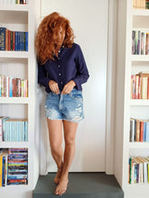 Load image into Gallery viewer, Camicia Donna blu puro cotone goffrato seersucker made in italy navy blue woman shirt