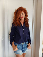 Load image into Gallery viewer, Camicia Donna blu puro cotone goffrato seersucker  made in italy navy blue woman shirt
