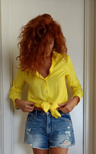 Load image into Gallery viewer, Camicione giallo camicia Donna gialla morbida viscosa made in italy woman yellow soft shirt