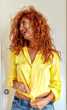 Load image into Gallery viewer, Camicione giallo camicia Donna gialla morbida viscosa made in italy woman yellow soft shirt