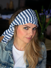 Carica l'immagine nel visualizzatore di Gallery, Turbante Fashion in cotone Fantasia design fascia bianco blu 24 Made in Italy