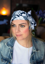 Carica l'immagine nel visualizzatore di Gallery, Turbante Fashion in cotone Fantasia design flower 25 Made in Italy