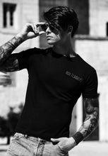 Load image into Gallery viewer, Tshirt blu con logo ricamato Non Ti Disunire -ricamo non ti disunire rosso - made in italy