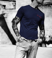 Load image into Gallery viewer, Tshirt blu con logo ricamato Non Ti Disunire -ricamo non ti disunire rosso - made in italy