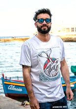 Load image into Gallery viewer, T-shirt made in Italy Fantasia FIsh-white 100% fresco cotone jersey design Fish white
