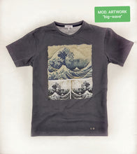 Load image into Gallery viewer, T-shirt made in Italy Fantasia big wave 100% fresco cotone jersey design big wave
