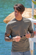 Carica l'immagine nel visualizzatore di Gallery, t-shirt in lino verdone militare made in Italy tshirt lino cotone