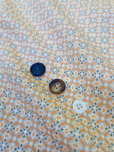 Carica l&#39;immagine nel visualizzatore di Gallery, Pantaloncino in cotone Shorts Bermuda Micro Fantasia Arancio 100% Cotone 2 tasche laterali Made in Italy
