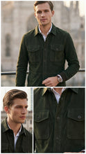 Carica l'immagine nel visualizzatore di Gallery, Giacca Scamosciata Ecologica Verdone Overshirt Field Jacket Suede Scamosciato militare 4 tasche eco Suede Made in Italy
