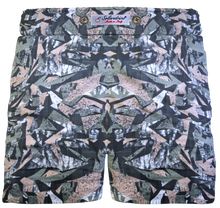 Carica l&#39;immagine nel visualizzatore di Gallery, Pantaloncino  Shorts Bermuda Fantasia Camouflage verdone grigio marrone 100% Cotone 2 tasche laterali Made in Italy
