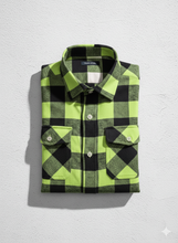 Carica l&#39;immagine nel visualizzatore di Gallery, Camicia scozzese flanella quadri verde nero doppie tasche e pattine puro cotone Made in Italy
