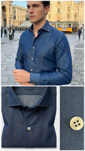 Carica l&#39;immagine nel visualizzatore di Gallery, Camicia blu Denim 100% cotone chambrai Made in Italy
