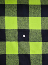 Carica l&#39;immagine nel visualizzatore di Gallery, Camicia scozzese flanella quadri verde nero doppie tasche e pattine puro cotone Made in Italy
