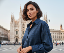 Carica l&#39;immagine nel visualizzatore di Gallery, Camicia Donna blu denim fantasia Casual Camicione puro Cotone Made in Italy
