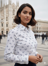 Carica l&#39;immagine nel visualizzatore di Gallery, Camicia Donna fantasia Vespa collection Blu Slim puro Cotone Made in Italy
