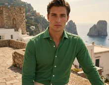 Carica l&#39;immagine nel visualizzatore di Gallery, Polo Camicia verde piquet in maglia filato traspirante 100% cotone,anallergico alta qualità colletto morbido Made in Italy
