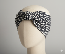 Carica l&#39;immagine nel visualizzatore di Gallery, Turbante Nero in fantasia geometrica cotone Fascia Capelli Made in Italy Hairband headband

